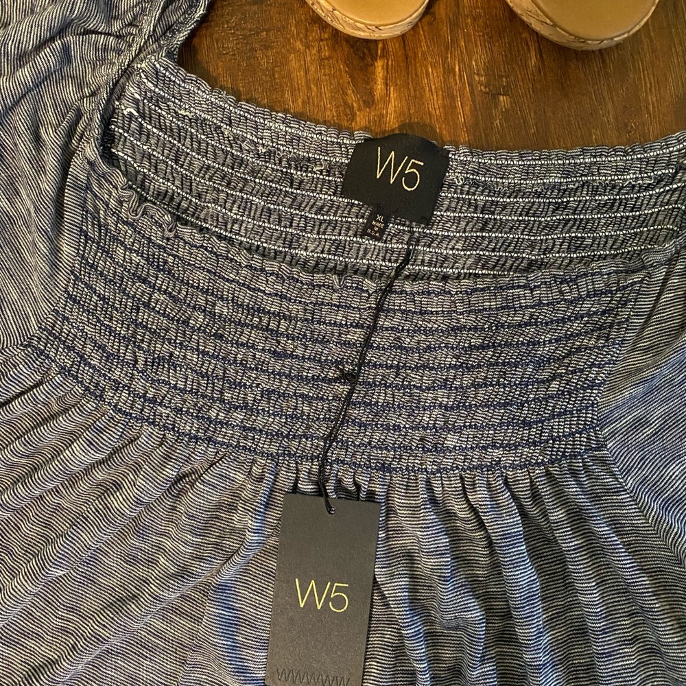 Anthropologie W5 Navy/white top XL